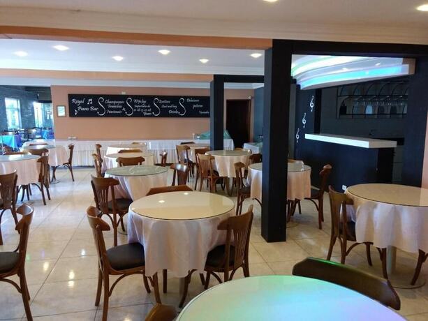 Imagen del bar/restaurante del Hotel Sambur&aacute;. Foto 18