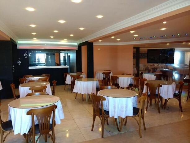 Imagen del bar/restaurante del Hotel Sambur&aacute;. Foto 19