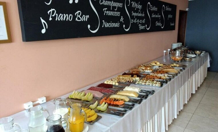 Imagen del bar/restaurante del Hotel Sambur&aacute;. Foto 21