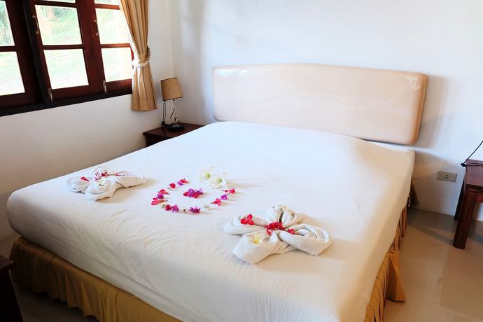 Imagen de la habitación del Hotel Samed Cliff Resort. Foto 11