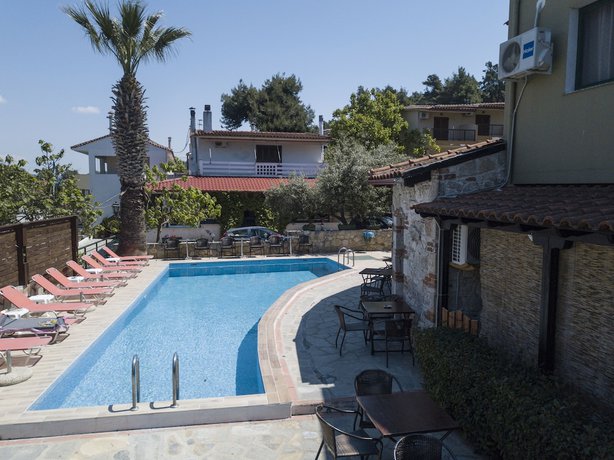 Imagen de la piscina del Hotel Samel. Foto 19
