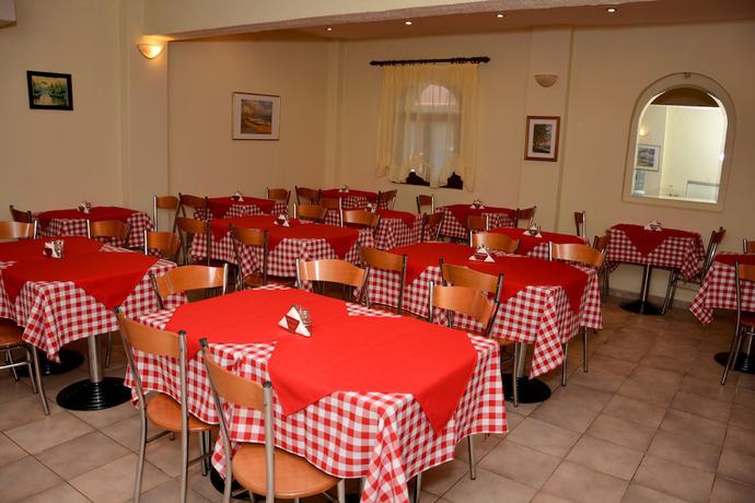 Imagen del bar/restaurante del Hotel Samel. Foto 4