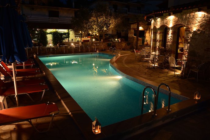 Imagen de la piscina del Hotel Samel. Foto 20