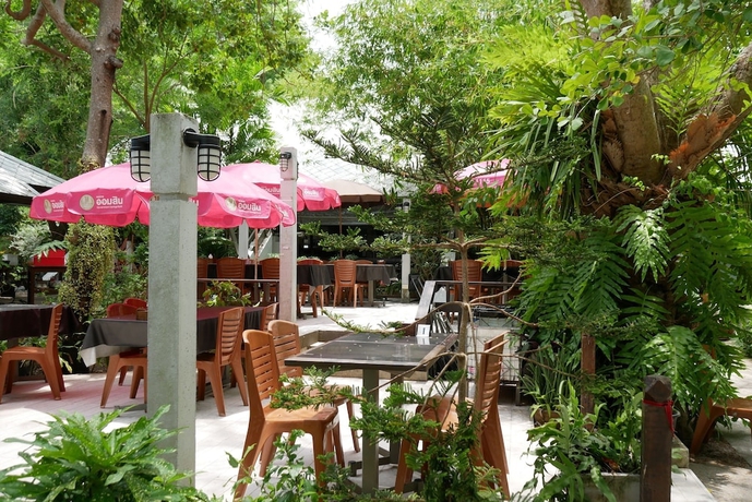 Imagen del bar/restaurante del Hotel Samet Ville Resort. Foto 4