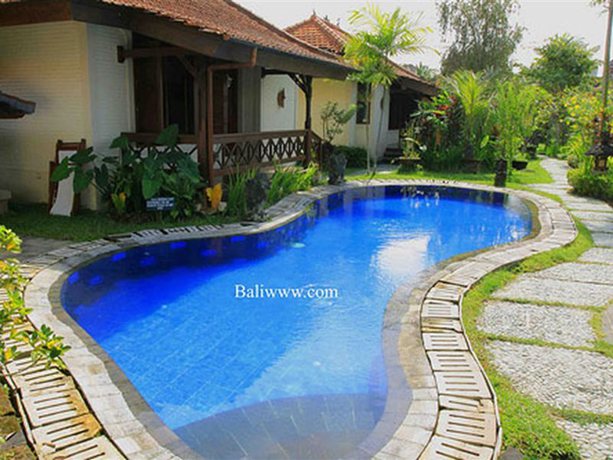 Imagen de la piscina del Hotel Samhita Garden. Foto 6