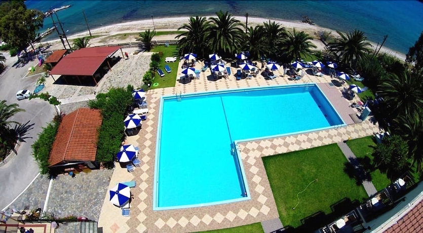 Imagen de la piscina del Hotel Sami Beach. Foto 19