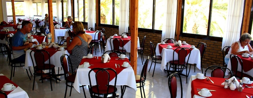 Imagen del bar/restaurante del Hotel Sami Beach. Foto 4