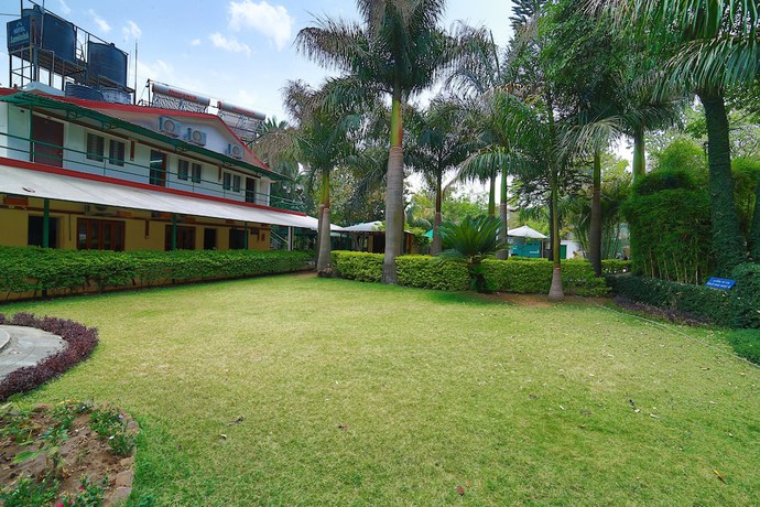 Imagen de los exteriores del Hotel Samiralok. Foto 14