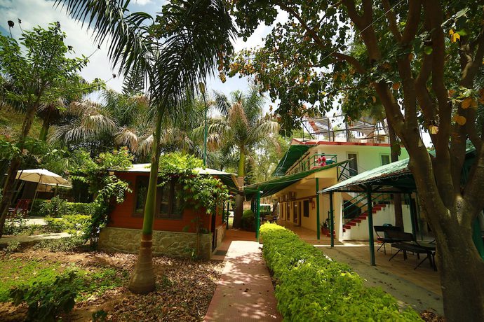 Imagen de los exteriores del Hotel Samiralok. Foto 15