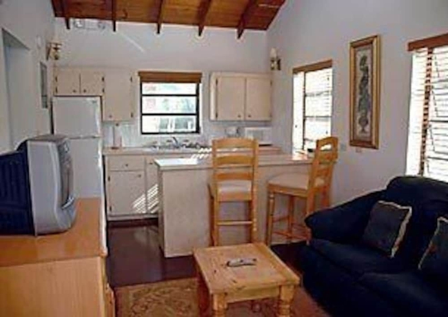 Imagen de la habitación del Hotel Sammy T's Beach Resort. Foto 7