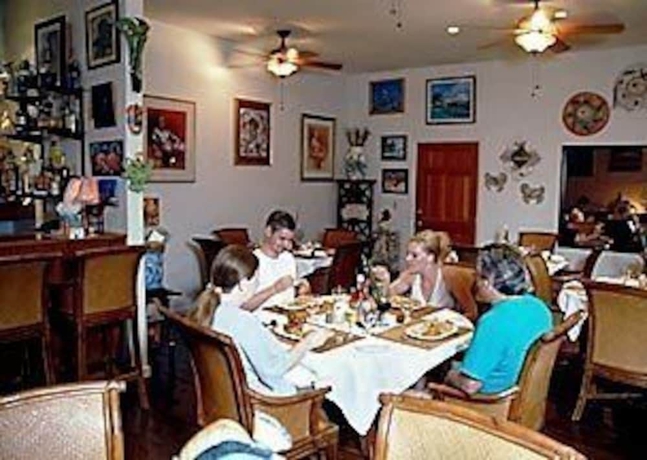 Imagen del bar/restaurante del Hotel Sammy T's Beach Resort. Foto 4