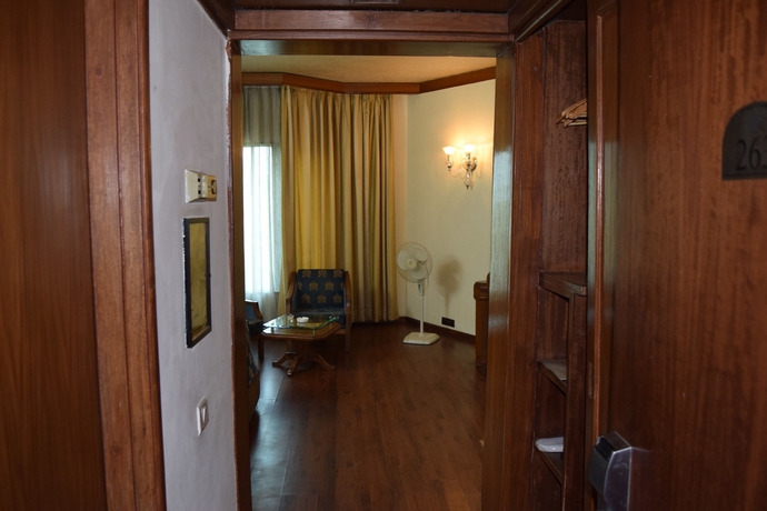 Imagen de la habitación del Hotel Samrat. Foto 13