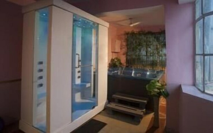 Imagen de la habitación del Hotel Samrat International. Foto 11