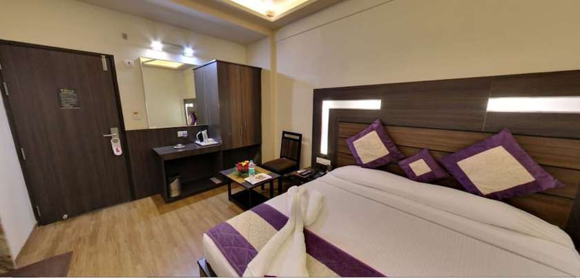 Imagen de la habitación del Hotel Samrat, Jabalpur. Foto 12