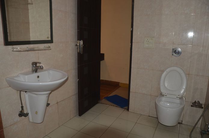 Imagen de la habitación del Hotel Samrat Kaushambi. Foto 7