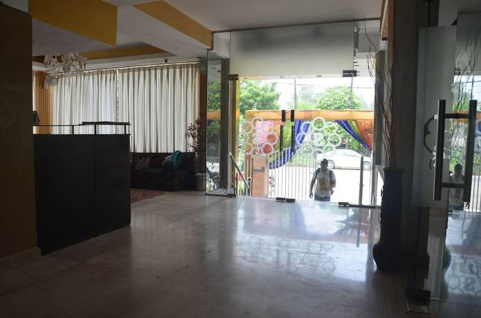 Imagen de los interiores del Hotel Samrat Kaushambi. Foto 15