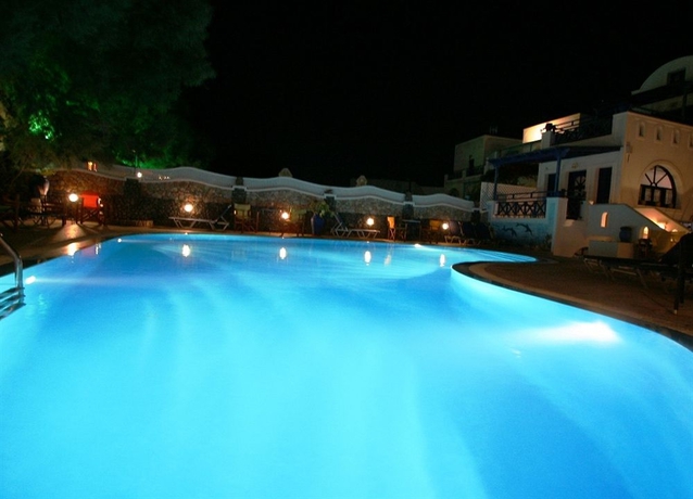 Imagen de la piscina del Hotel Samson's Village. Foto 16