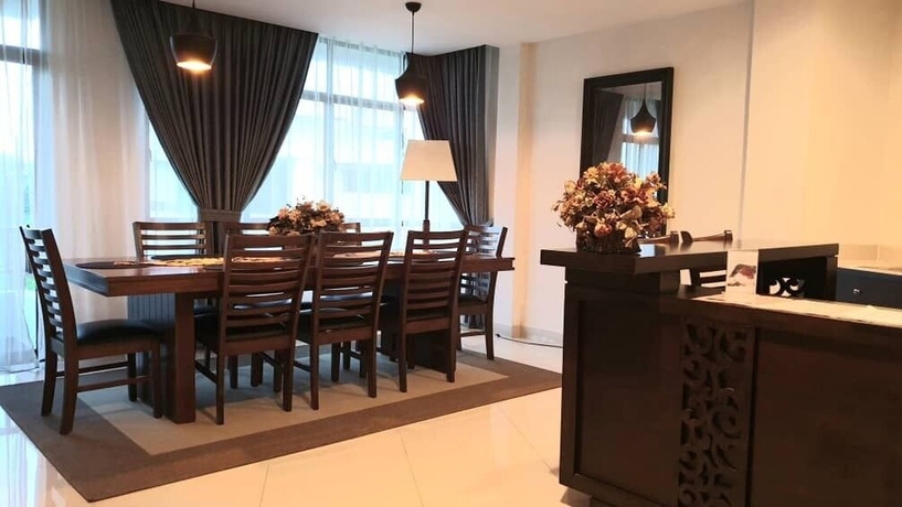 Imagen de la habitación del Hotel Samsuria Beach Resort and Residence. Foto 18