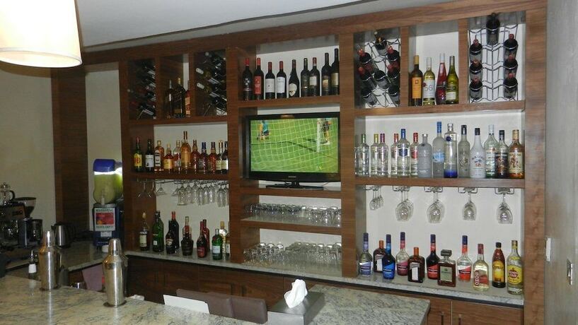 Imagen del bar/restaurante del Hotel Samsy And Suites Benin City. Foto 19