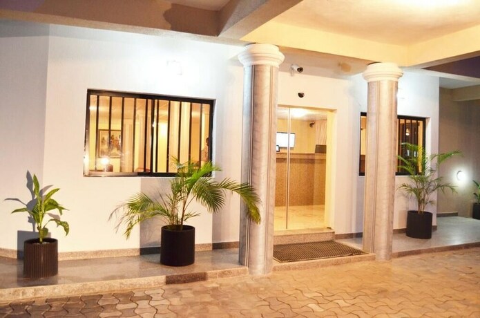 Imagen de los interiores del Hotel Samsy And Suites Benin City. Foto 28
