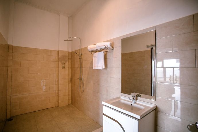 Imagen de la habitación del Hotel Samuh Ocean Sunset Hotel. Foto 4