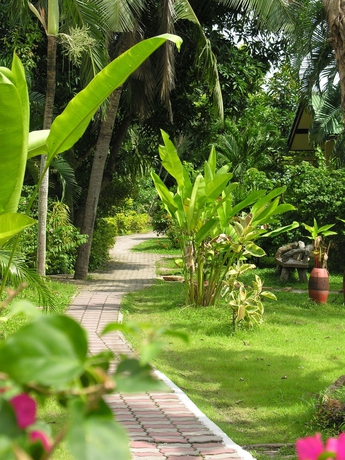 Imagen de los exteriores del Hotel Samui Beach Resort. Foto 8