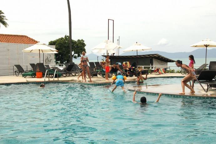 Imagen de la piscina del Hotel Samui Buri Beach Resort. Foto 14
