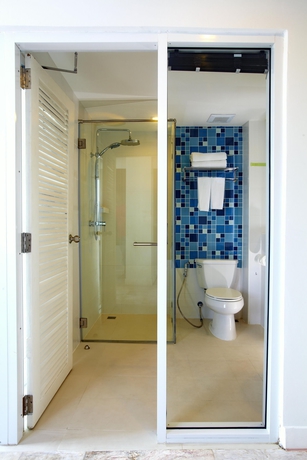 Imagen de la habitación del Hotel Samui Verticolor. Foto 8