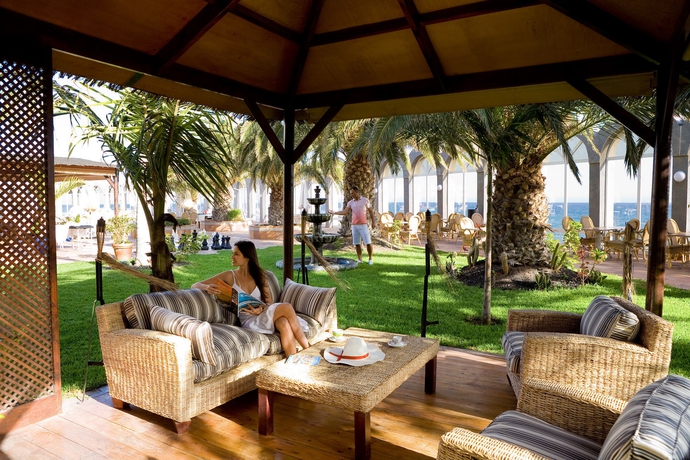 Imagen de los exteriores del Hotel San Agustin Beach Club. Foto 12