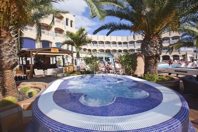 Imagen de los exteriores del Hotel San Agustin Beach Club. Foto 13