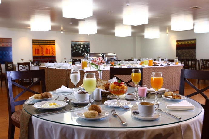 Imagen del bar/restaurante del Hotel San Agustin Exclusive. Foto 11