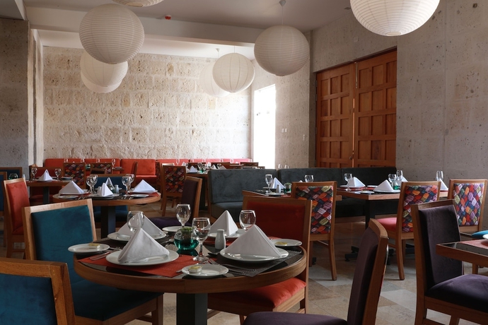 Imagen del bar/restaurante del Hotel San Agustin Posada Del Monasterio. Foto 3