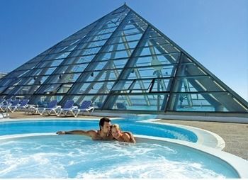 Imagen de la piscina del Hotel San Alfonso Apartment. Foto 29