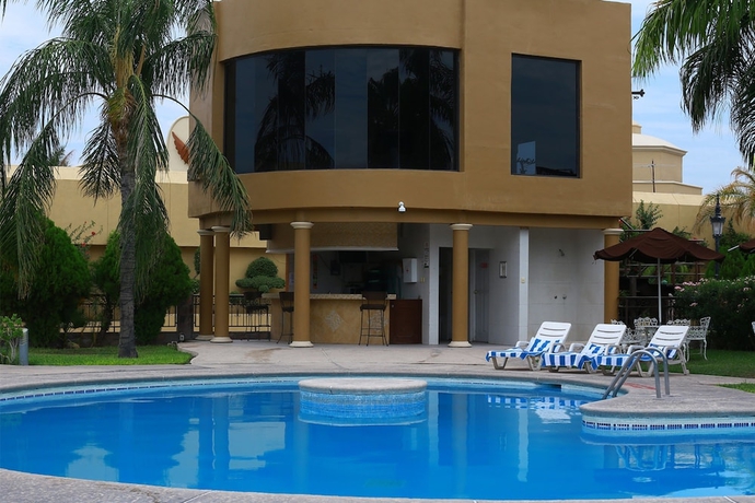 Imagen de la piscina del Hotel San Angel. Foto 18