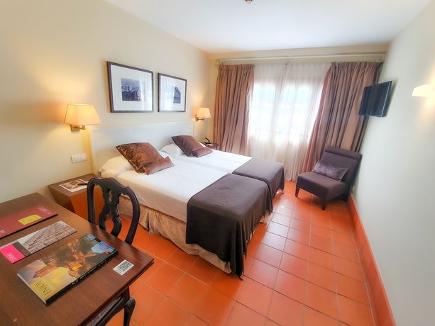 Imagen de la habitación del Hotel San Antonio El Real. Foto 2