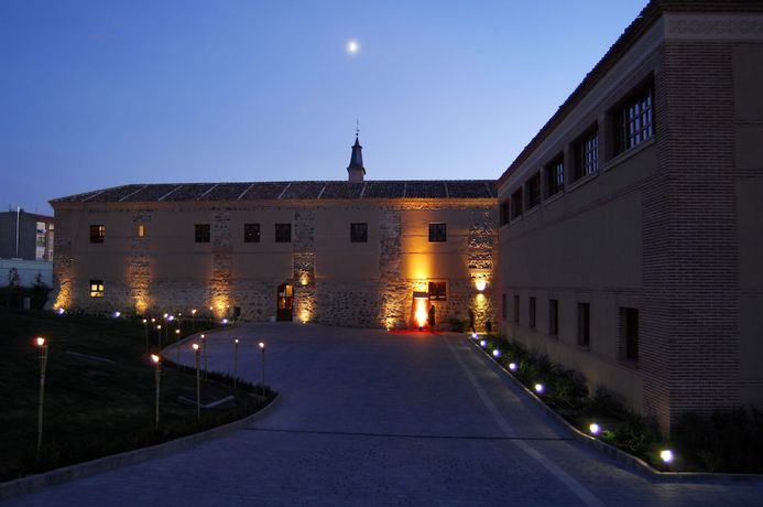 Imagen de los exteriores del Hotel San Antonio El Real. Foto 6