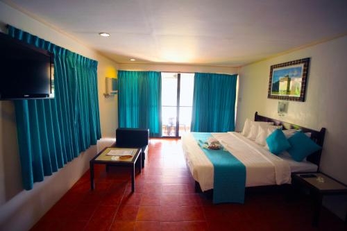 Imagen de la habitación del Hotel San Antonio Resort. Foto 7