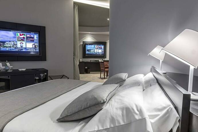 Imagen de la habitación del Hotel San Barbato Resort Spa and Golf. Foto 14