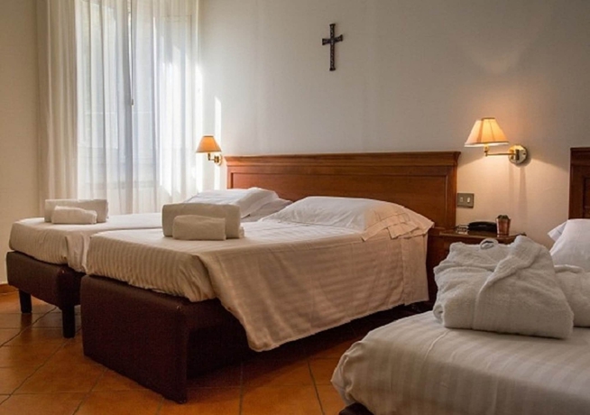 Imagen de la habitación del Hotel San Bernardo. Foto 7