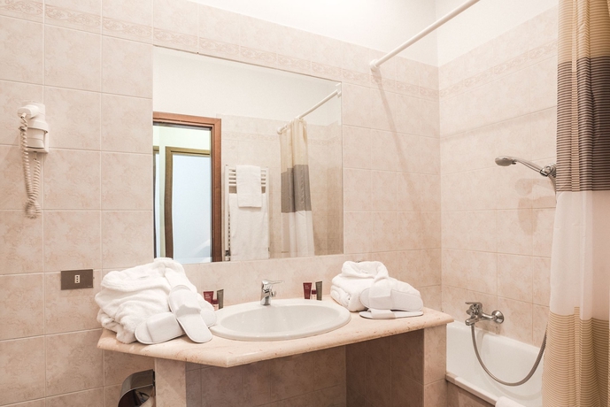 Imagen de la habitación del Hotel San Bernardo. Foto 10