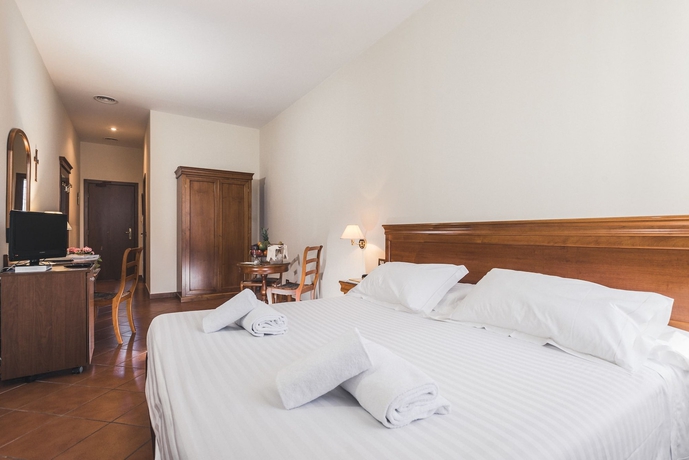 Imagen de la habitación del Hotel San Bernardo. Foto 15