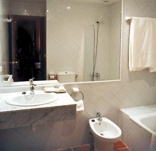 Imagen de la habitación del Hotel San Blas, Constantina. Foto 4