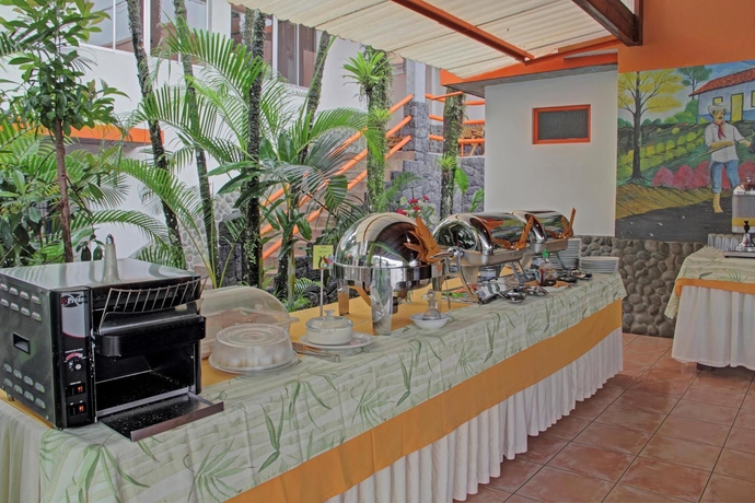 Imagen del bar/restaurante del Hotel San Bosco Inn. Foto 3