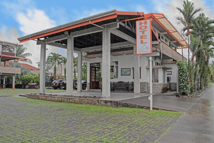 Imagen de los exteriores del Hotel San Bosco Inn. Foto 11