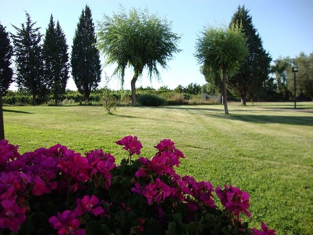 Imagen de los exteriores del Hotel San Camilo. Foto 9