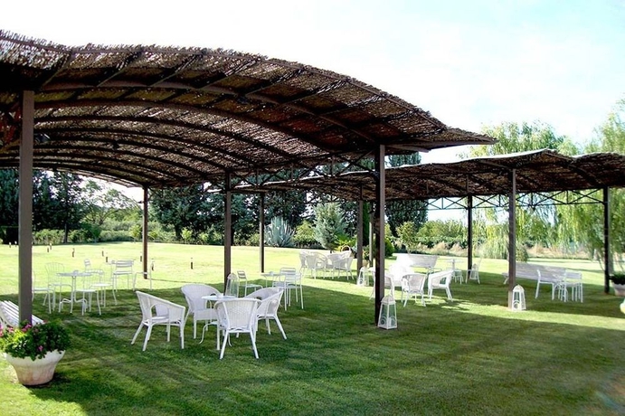 Imagen de los exteriores del Hotel San Camilo. Foto 12