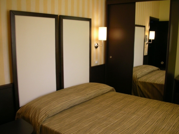 Imagen de la habitación del Hotel San Carlo Cesenatico. Foto 6