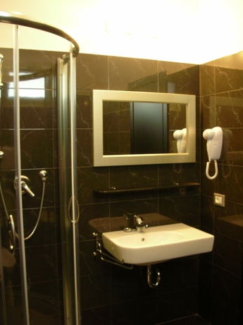 Imagen de la habitación del Hotel San Carlo Cesenatico. Foto 7