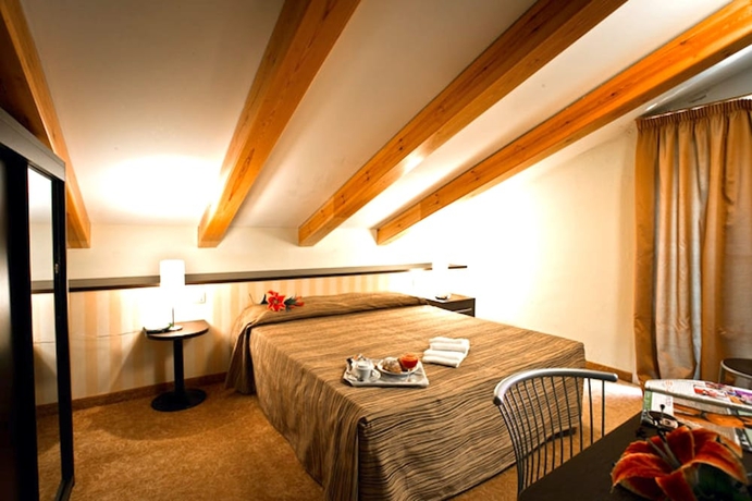 Imagen de la habitación del Hotel San Carlo Cesenatico. Foto 8