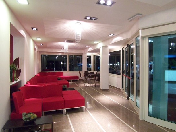 Imagen de los interiores del Hotel San Carlo Cesenatico. Foto 15